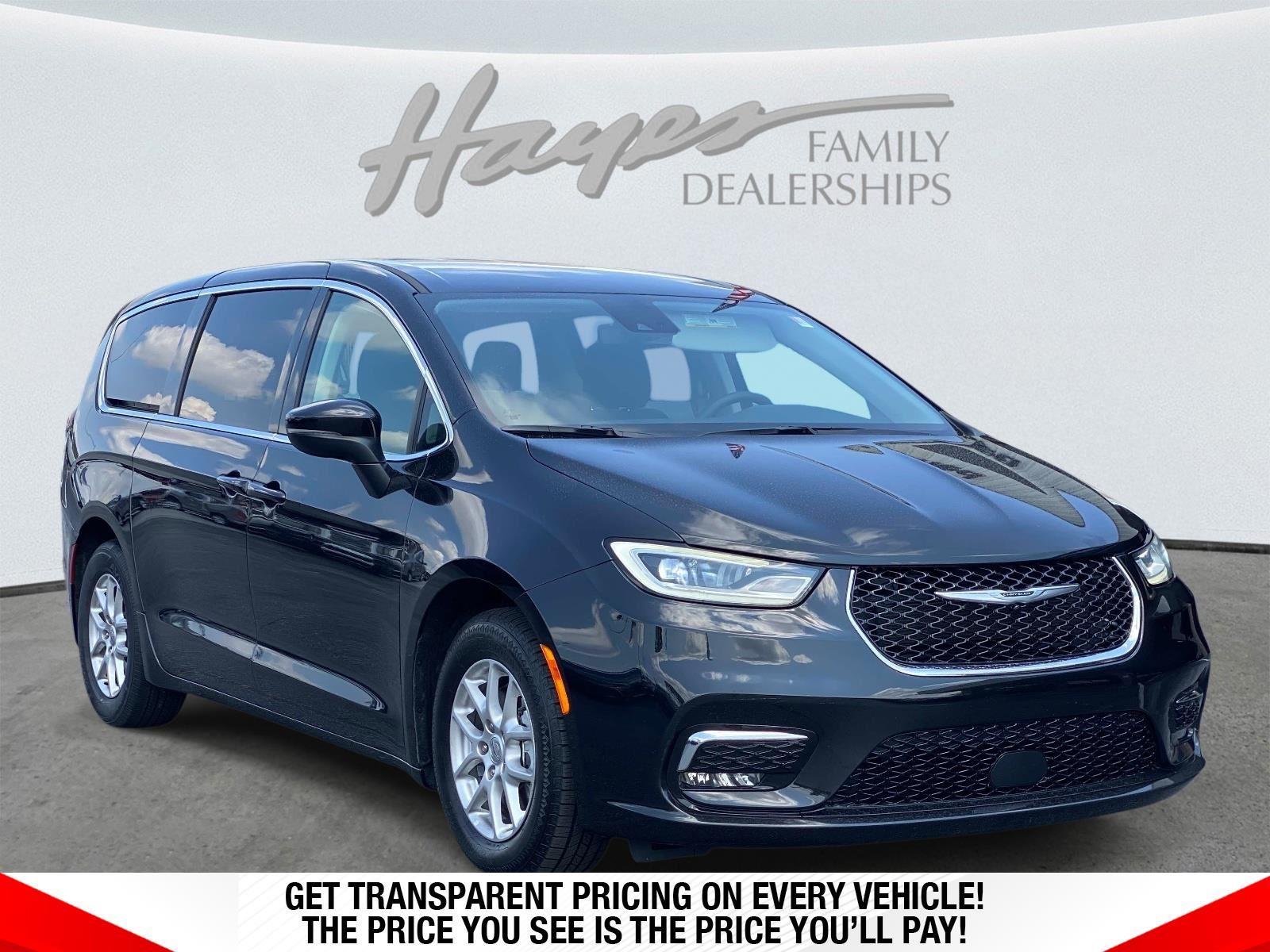 2023 Chrysler Pacifica Touring L's photo