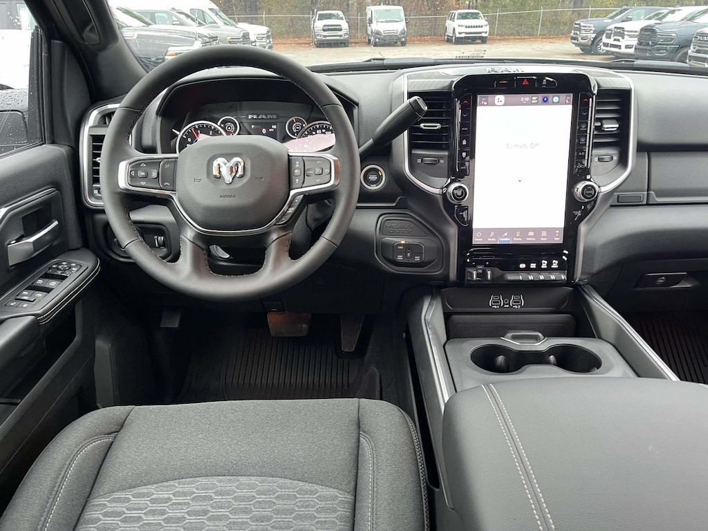 New 2026 Ram 2500 BIG HORN CREW CAB 4X4 6'4 BOX Pickup