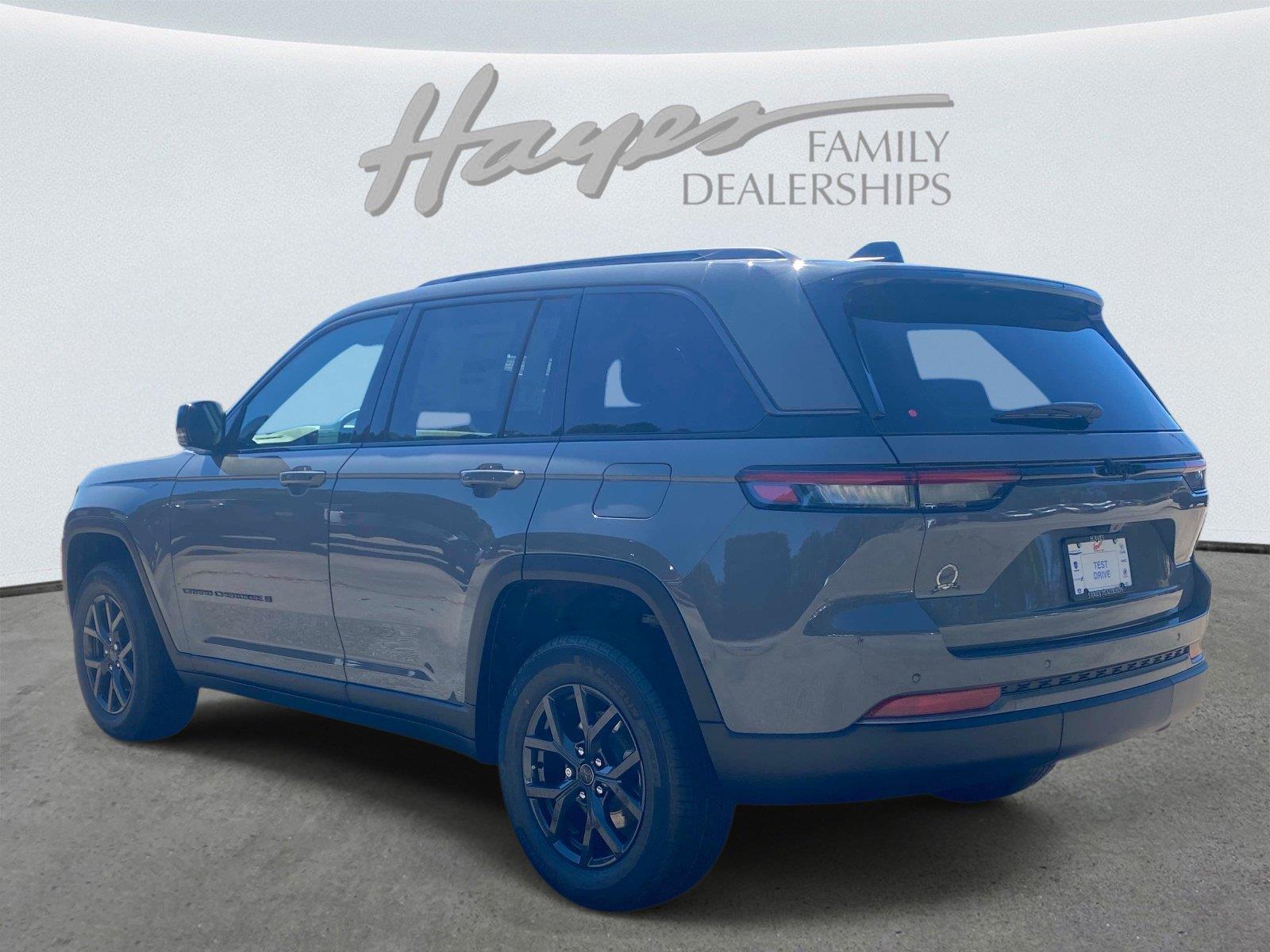 New 2027 Jeep Grand Cherokee 2 Row LAREDO 4X Sport Utility