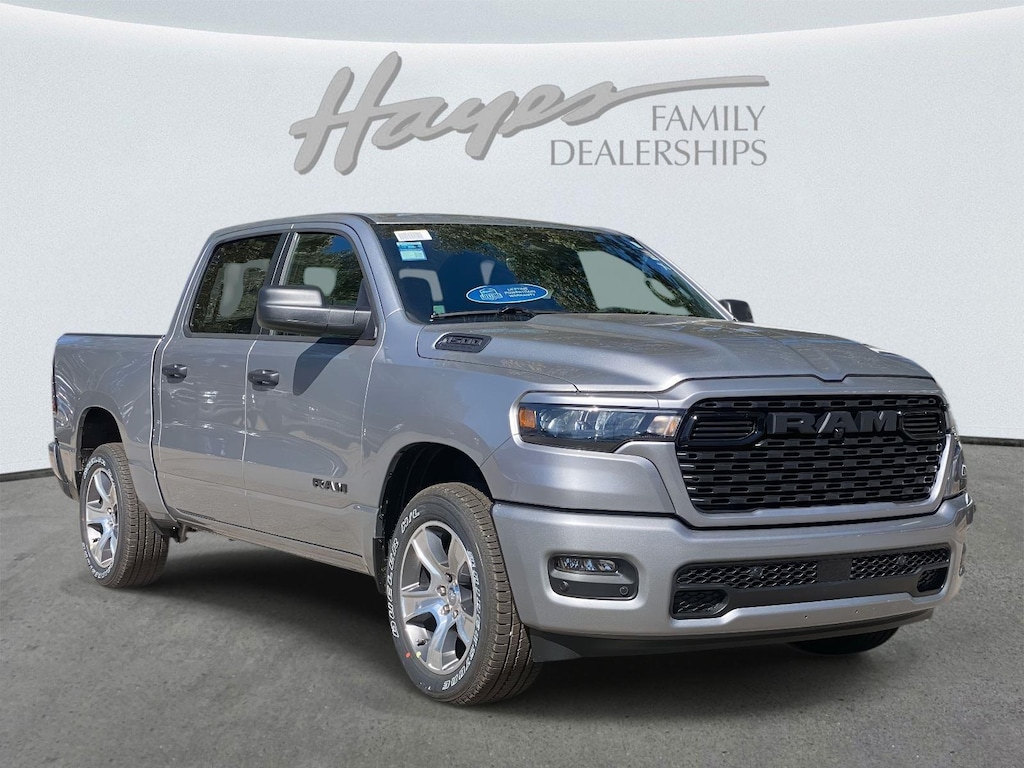 New 2026 Ram 1500 EXPRESS CREW CAB 4X2 5'7 BOX Pickup