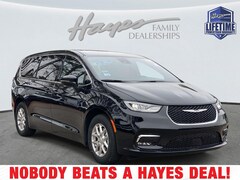 2026 Chrysler Pacifica SELECT Passenger Van