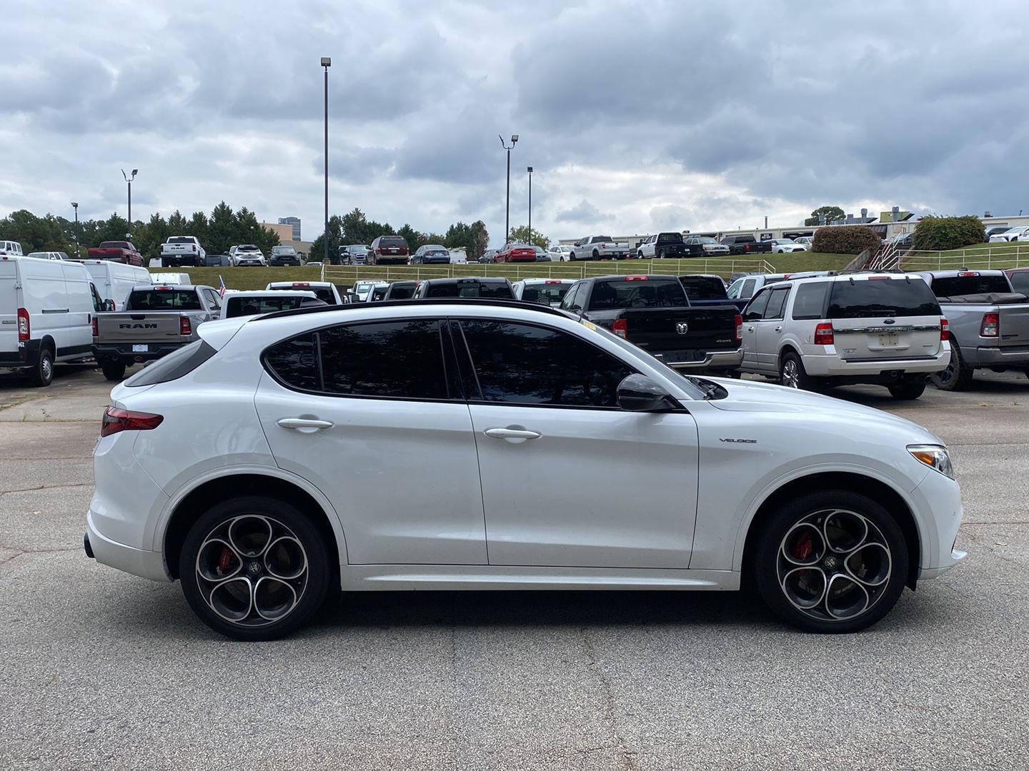 2022 Alfa Romeo Stelvio Ti Sport photo 4