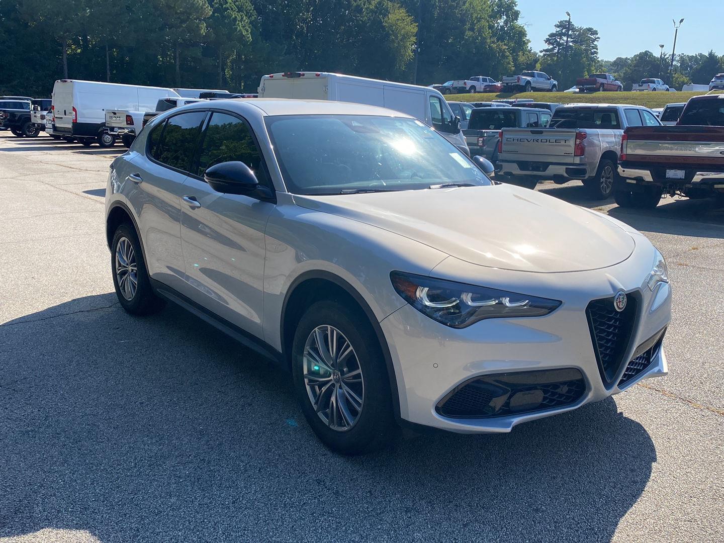 2024 Alfa Romeo Stelvio Sprint photo 2