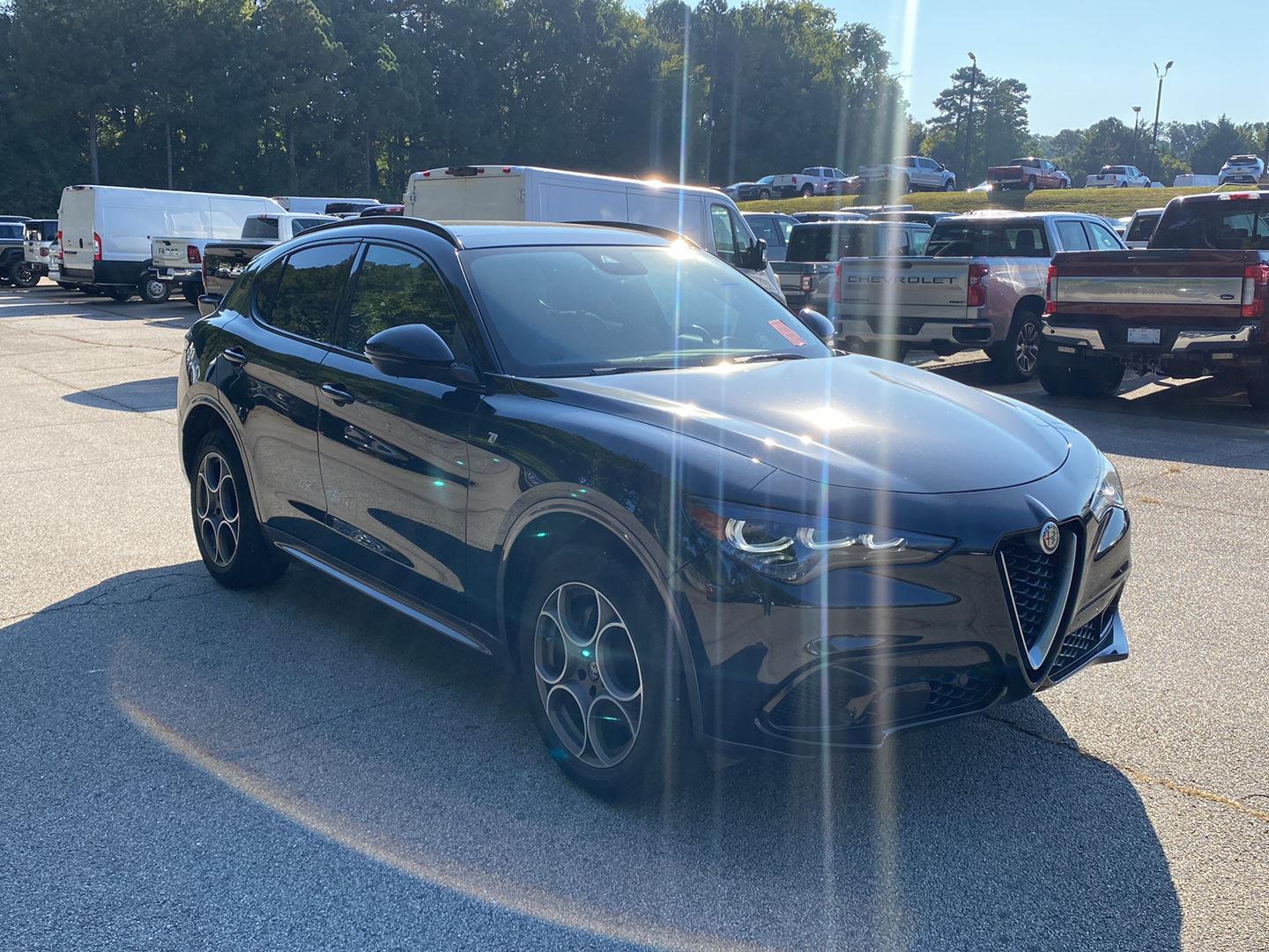 2024 Alfa Romeo Stelvio Ti photo 2