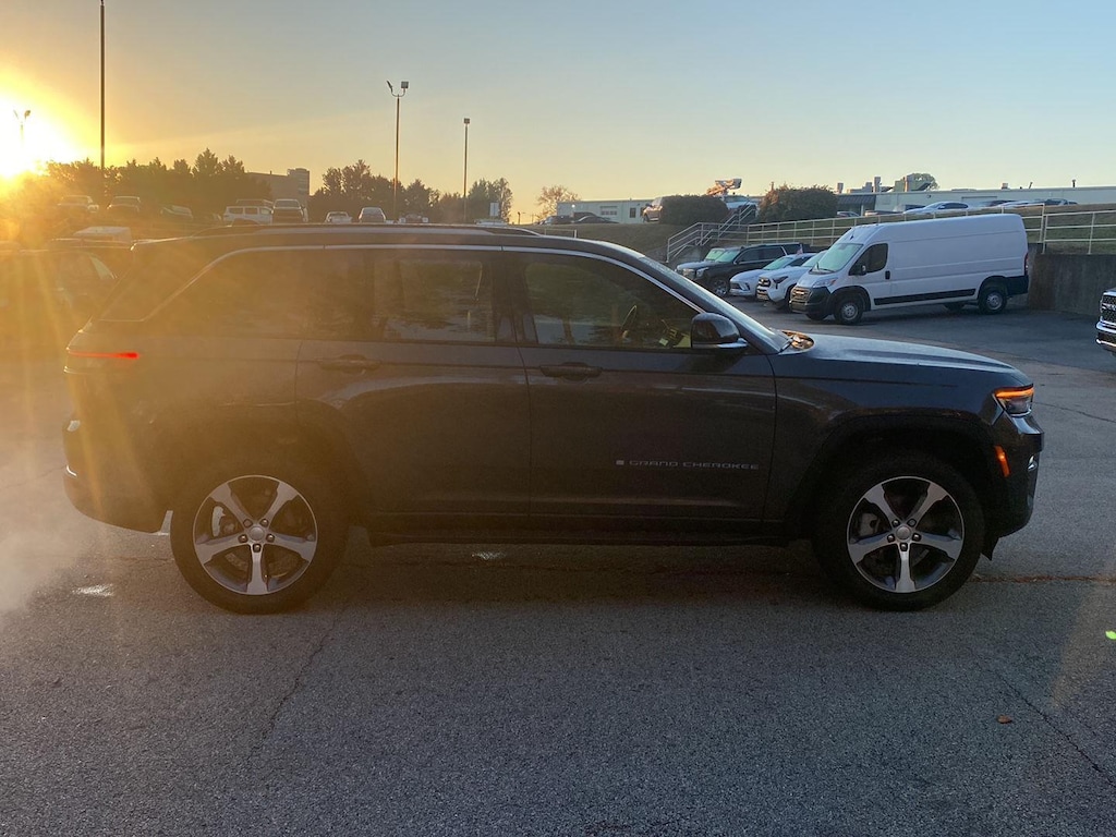Used 2023 Jeep Grand Cherokee Limited SUV