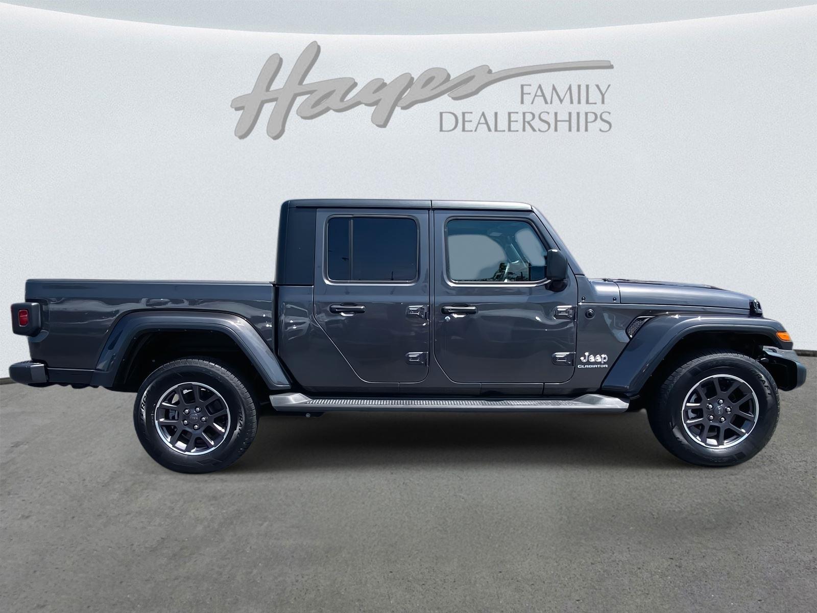 2022 Jeep Gladiator Overland photo 2