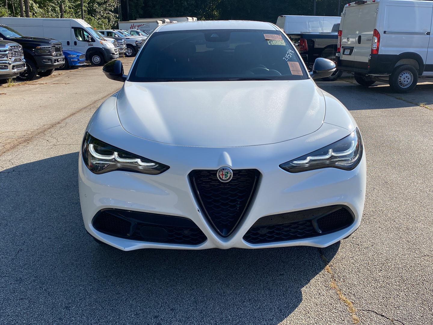 2024 Alfa Romeo Stelvio Sprint photo 3