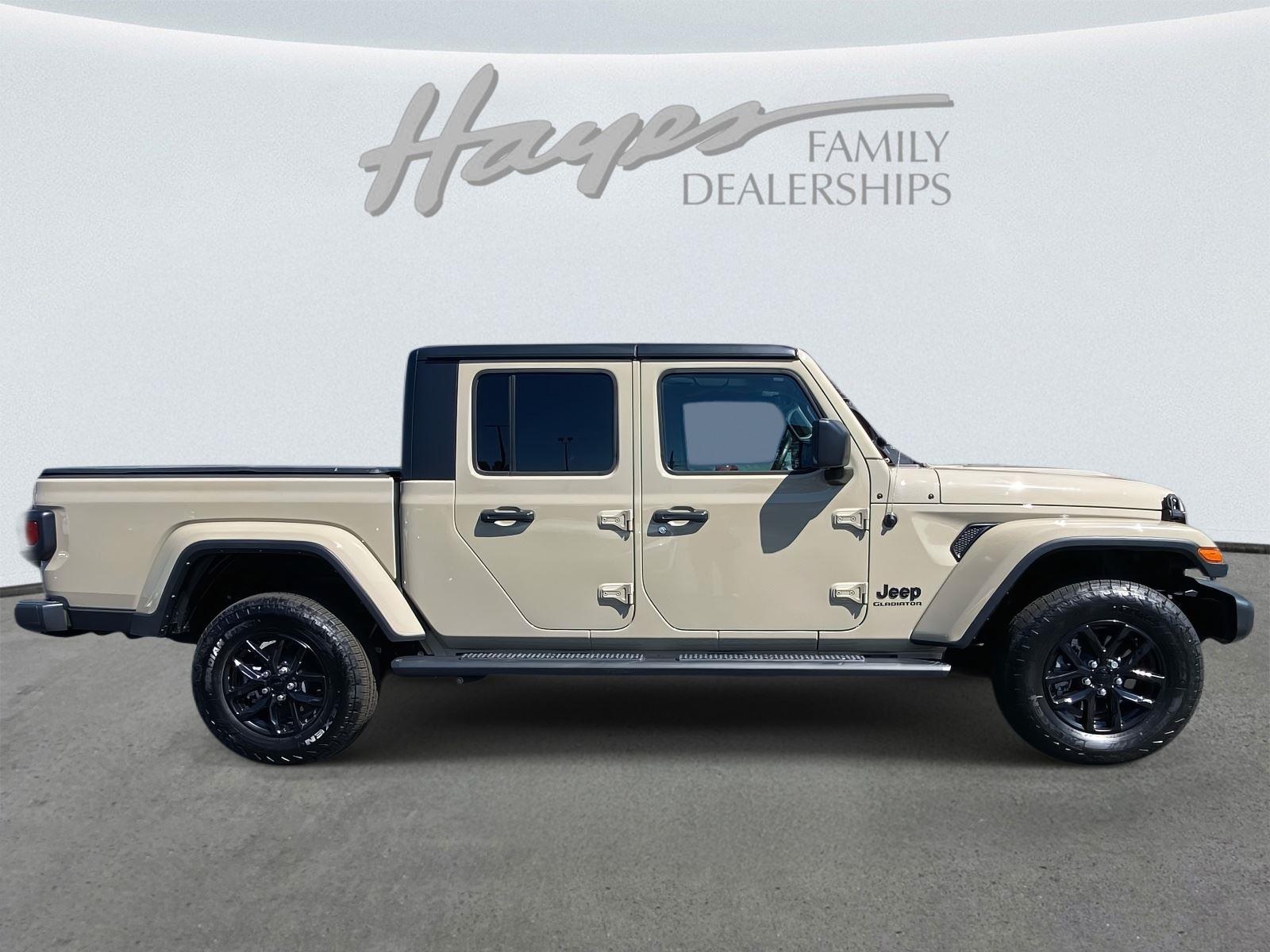2022 Jeep Gladiator Altitude photo 2
