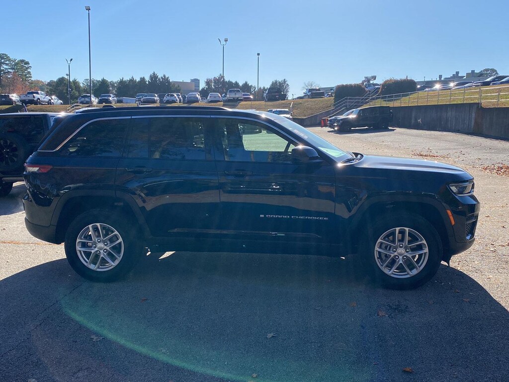 Used 2024 Jeep Grand Cherokee Laredo X SUV