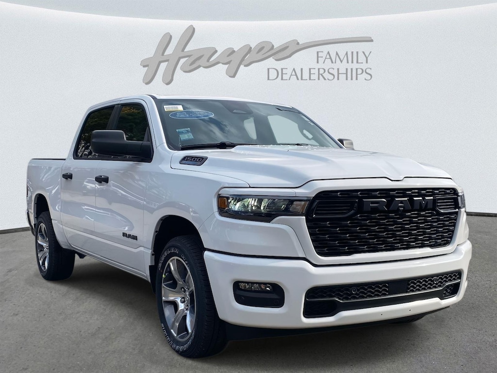 New 2026 Ram 1500 EXPRESS CREW CAB 4X2 5'7 BOX Pickup