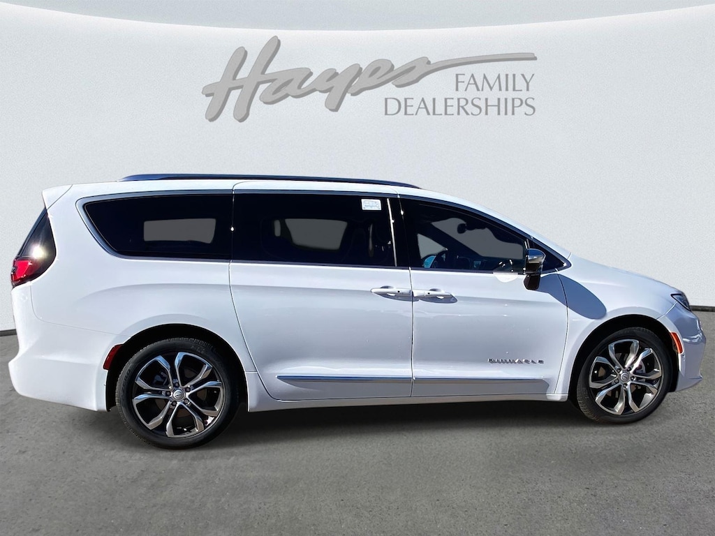 New 2026 Chrysler Pacifica PINNACLE Passenger Van