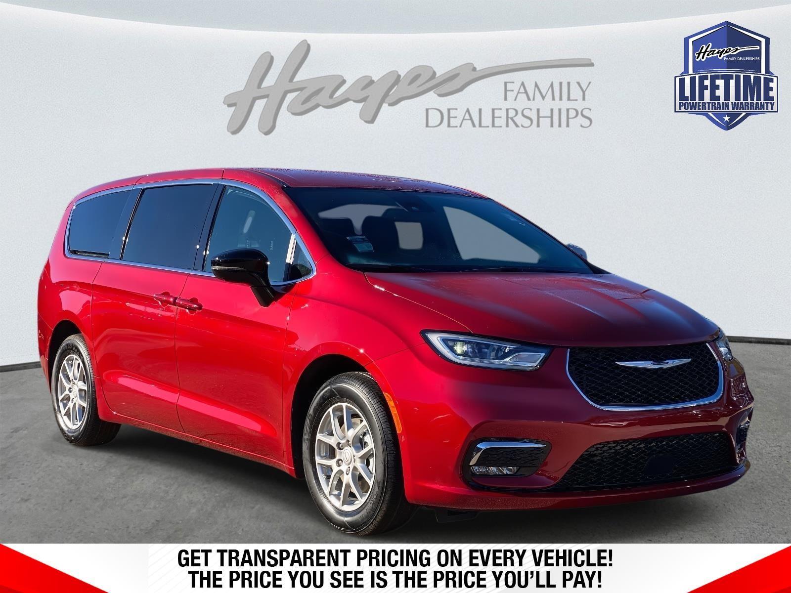 2026 Chrysler Pacifica Select's photo