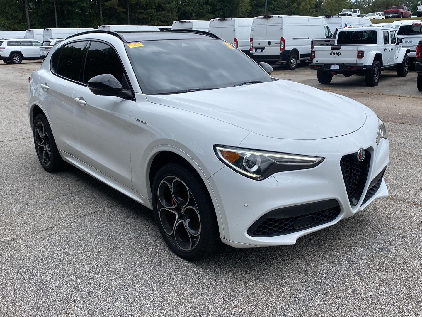 2022 Alfa Romeo Stelvio Ti Sport photo 2