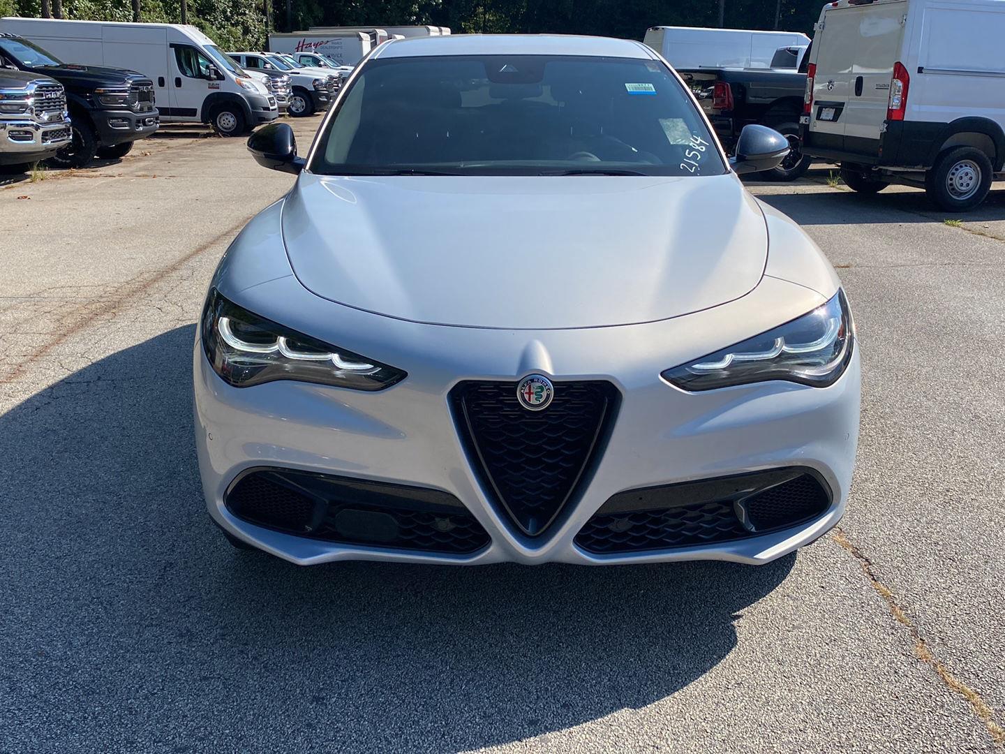 2024 Alfa Romeo Stelvio Sprint photo 3