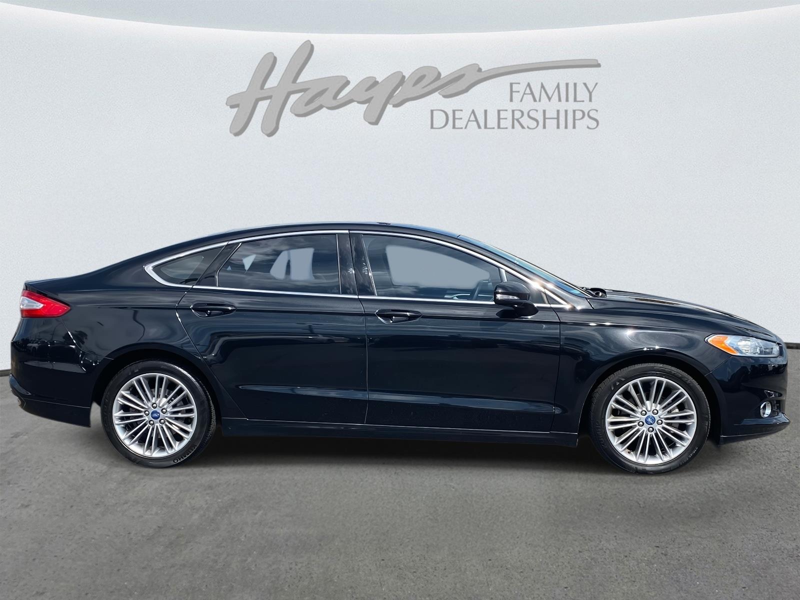 2013 Ford Fusion SE photo 2