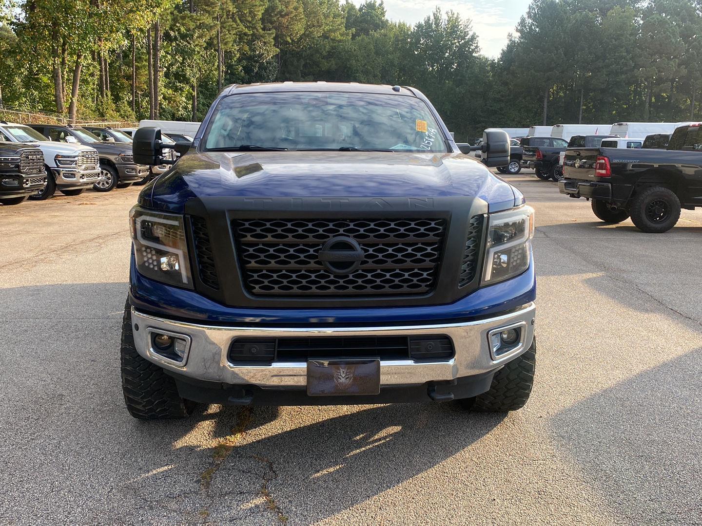 2016 Nissan Titan SV photo 3