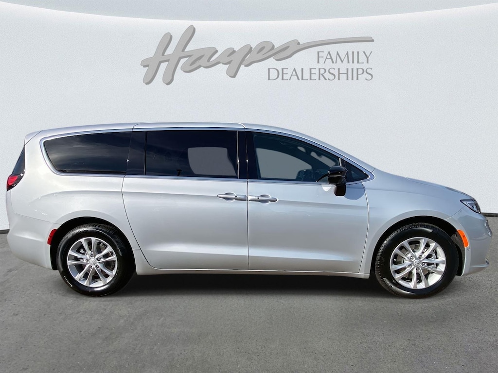 New 2026 Chrysler Pacifica SELECT Passenger Van