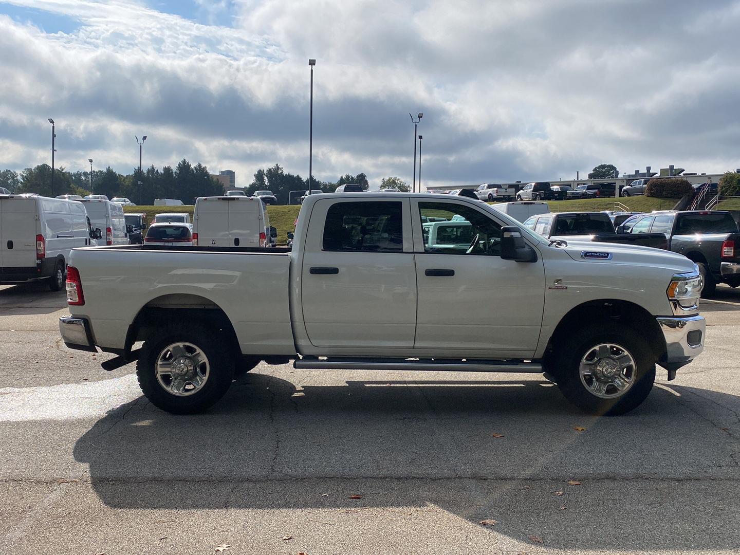 2023 Ram 2500 Tradesman photo 4