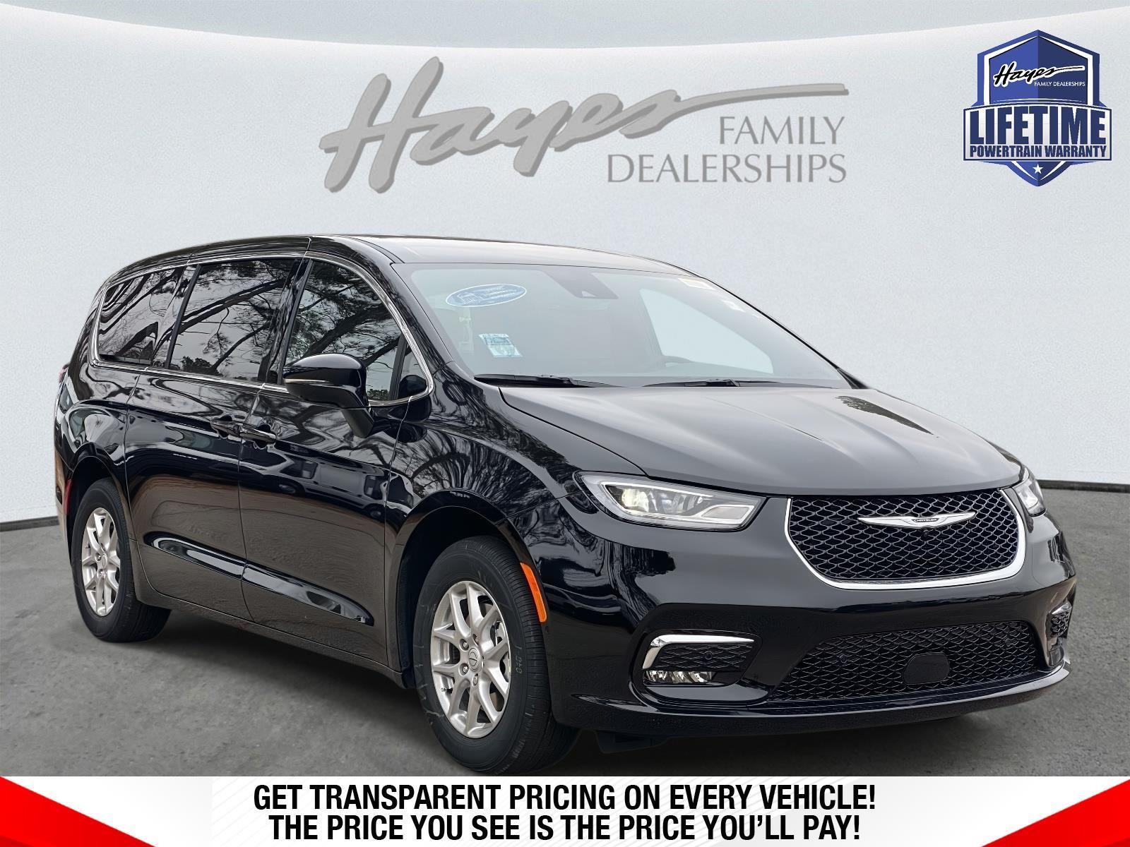 2026 Chrysler Pacifica Select's photo