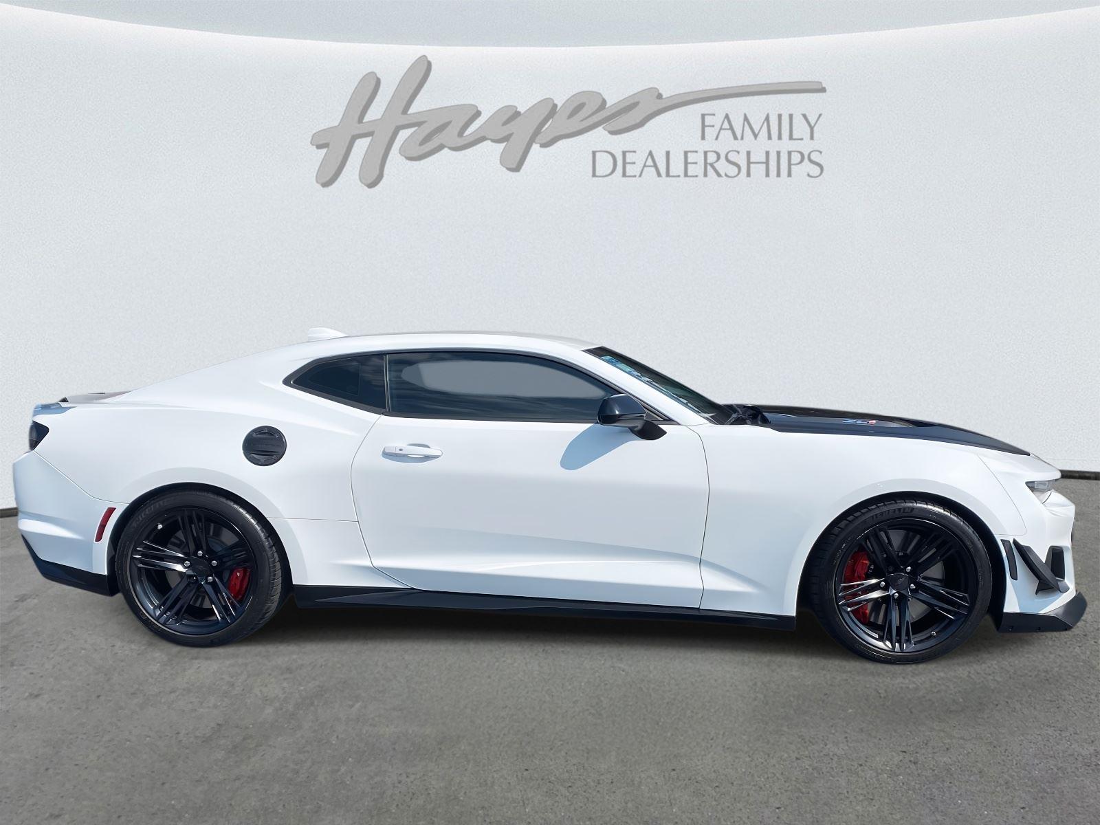 2022 Chevrolet Camaro ZL1 photo 2