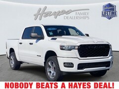 2026 Ram 1500 EXPRESS CREW CAB 4X2 5'7 BOX Pickup