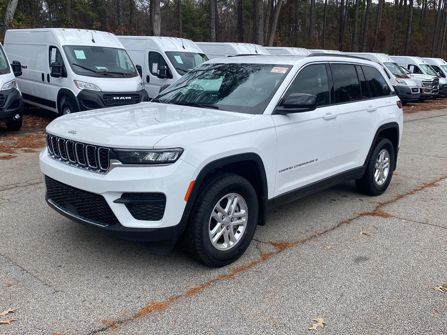 2024 Jeep Grand Cherokee Laredo's photo