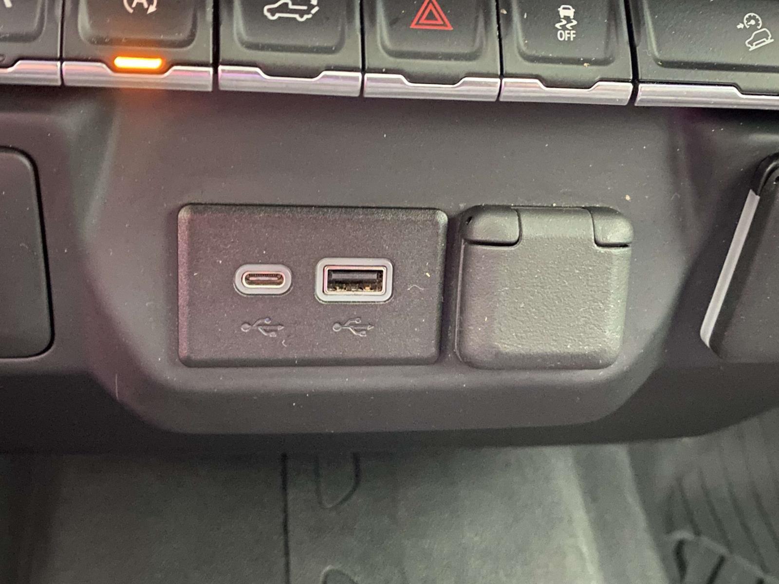 2022 Chevrolet Silverado 1500 Custom Trail Boss photo 2