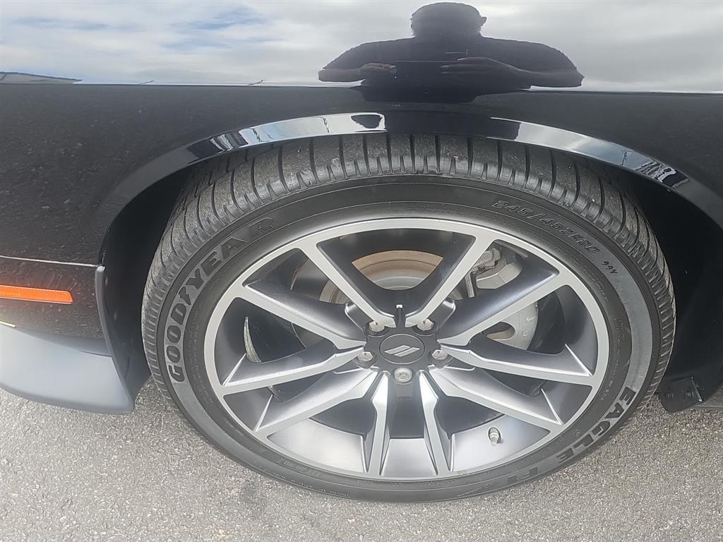 2022 Dodge Challenger R/T photo 2