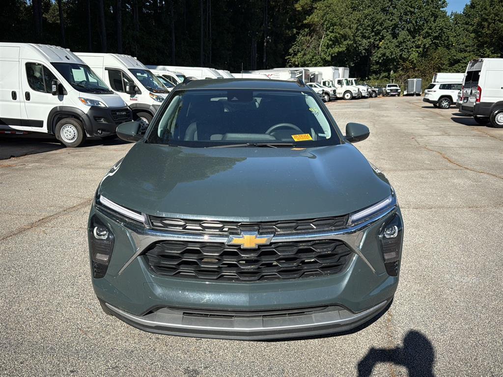 2025 Chevrolet Trax LT photo 3