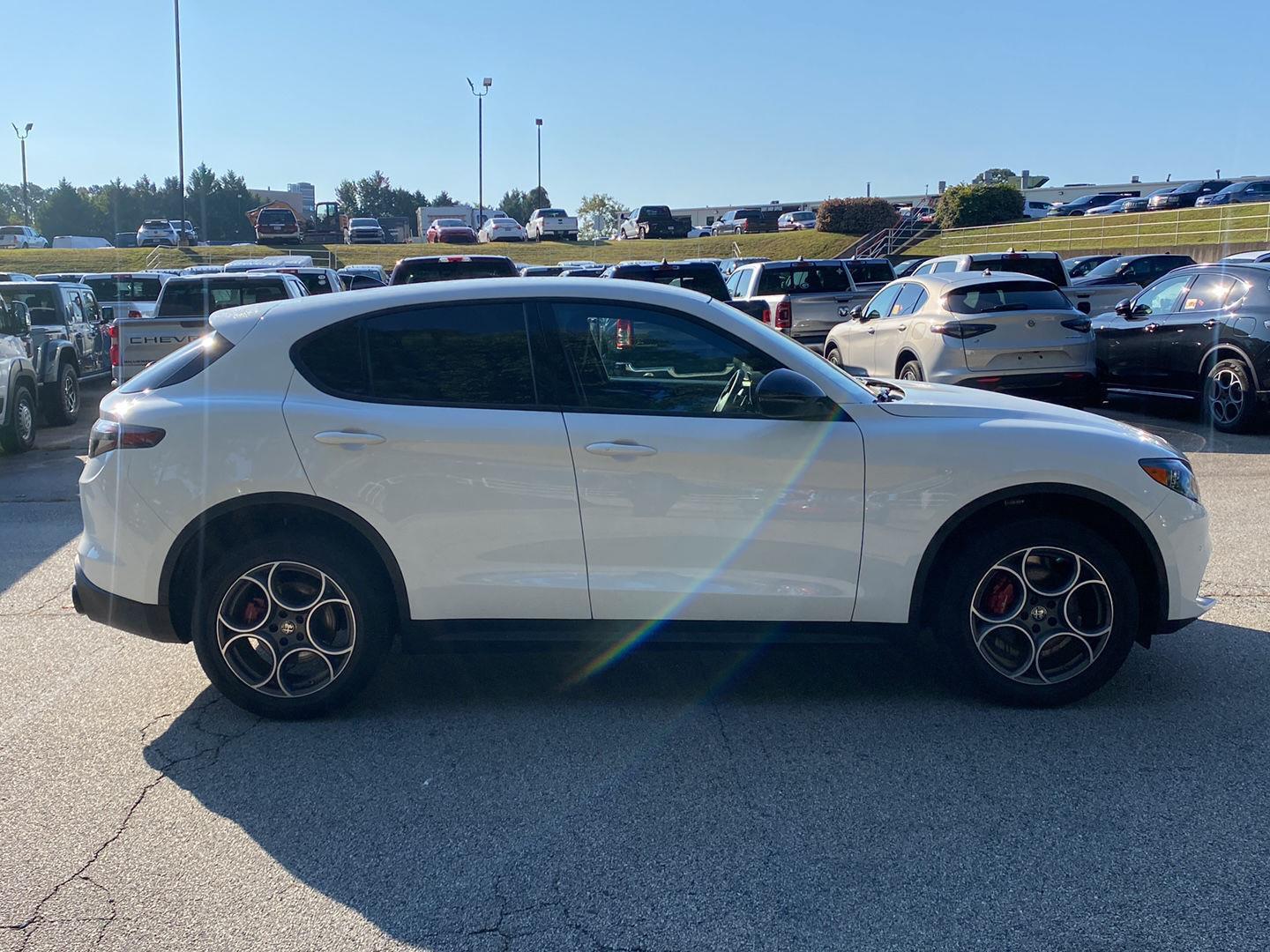 2024 Alfa Romeo Stelvio Sprint photo 4