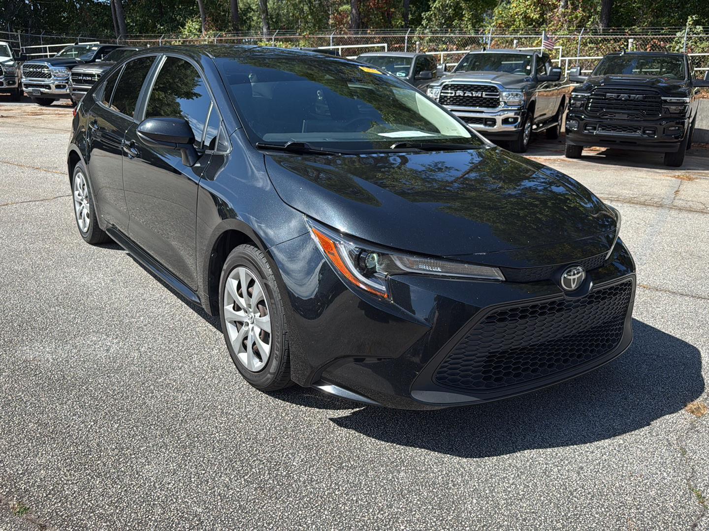 2021 Toyota Corolla LE photo 2