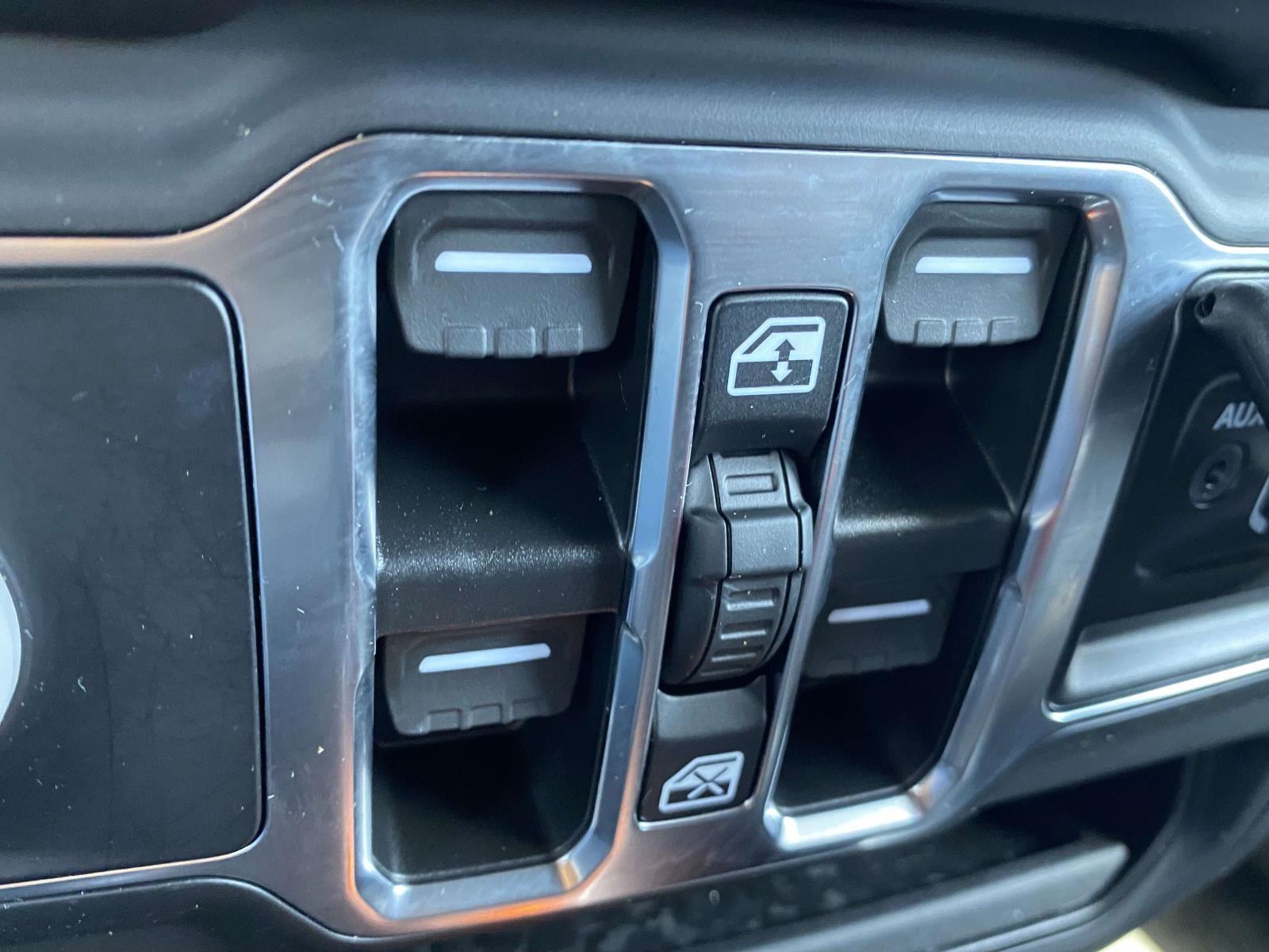 2023 Jeep Wrangler 4xe Sahara photo 4