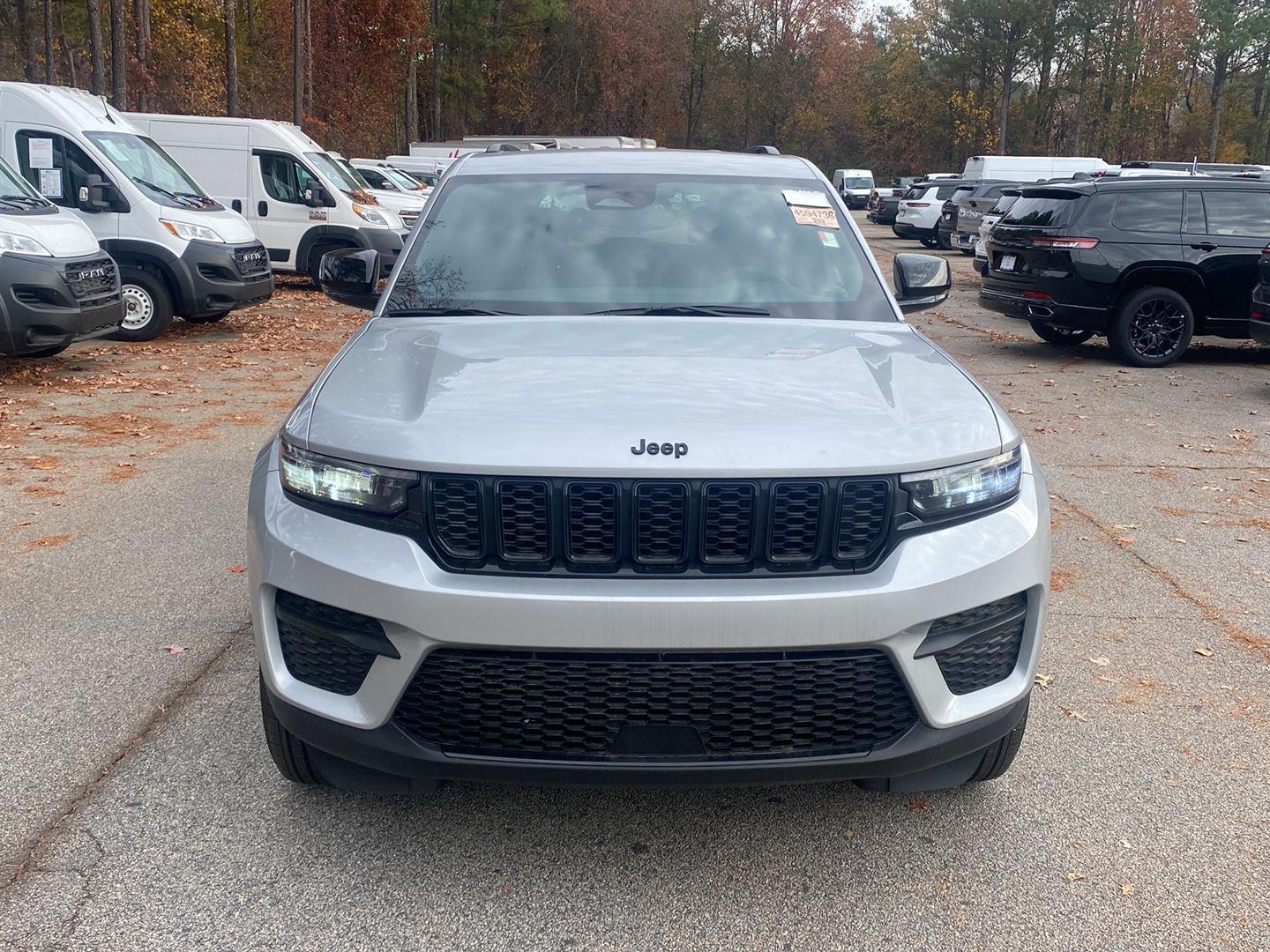 2024 Jeep Grand Cherokee Altitude photo 2