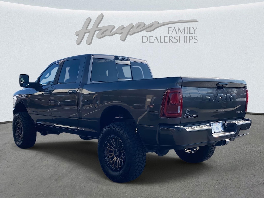 New 2025 Ram 2500 LARAMIE CREW CAB 4X4 6'4 BOX Pickup
