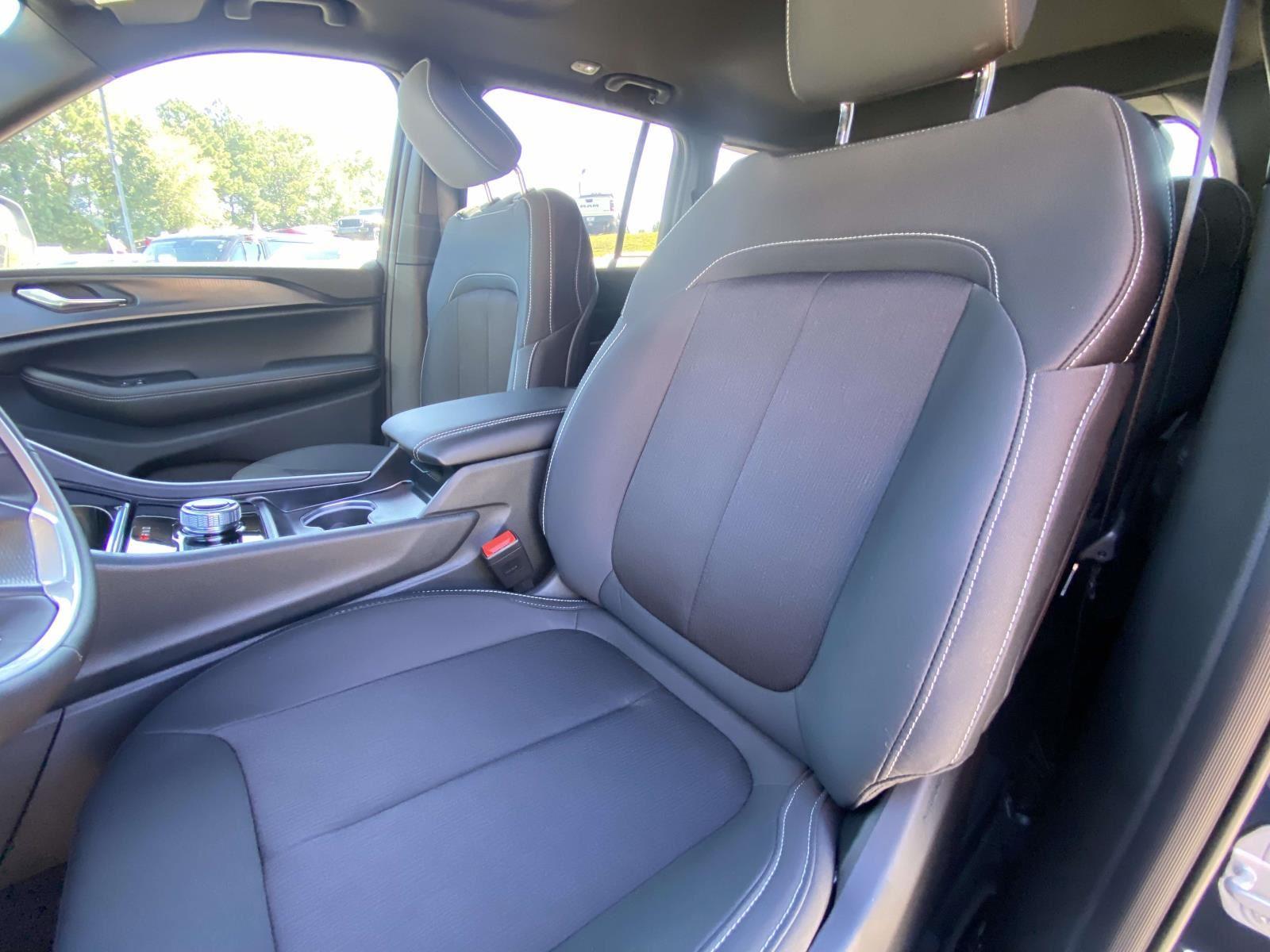 2025 Jeep Grand Cherokee Laredo - Photo 8
