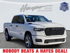 2026 Ram 1500 EXPRESS CREW CAB 4X2 5'7 BOX Pickup