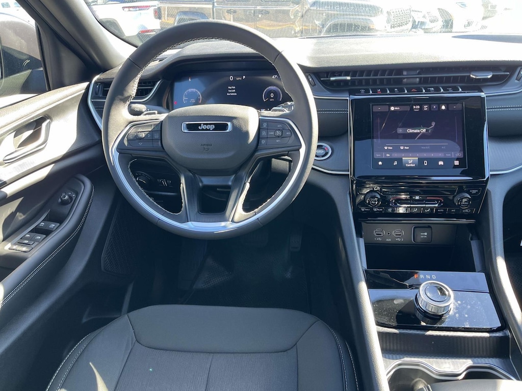 New 2025 Jeep Grand Cherokee LAREDO X 4X4 Sport Utility