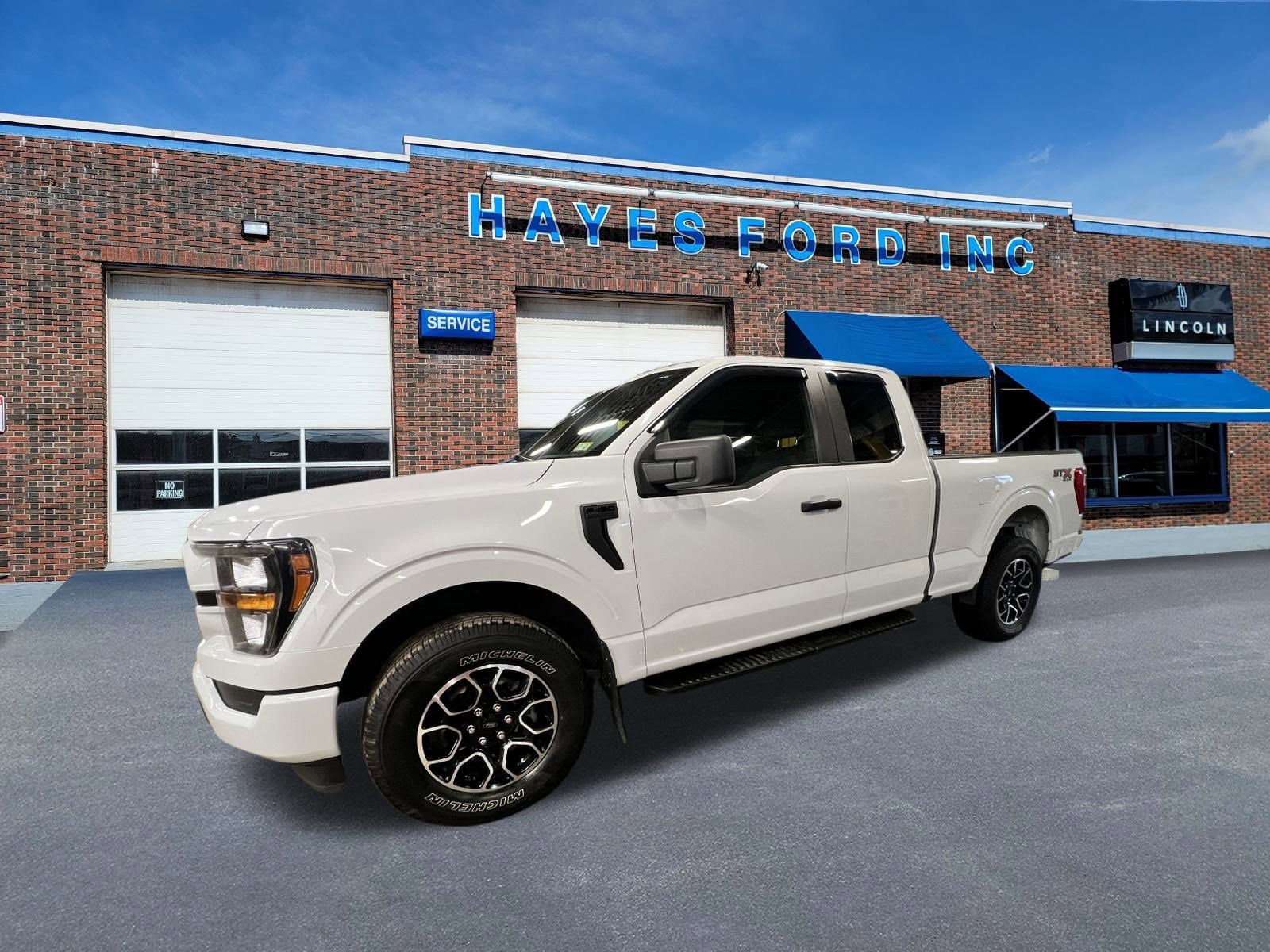 2023 Ford F-150 XL's photo