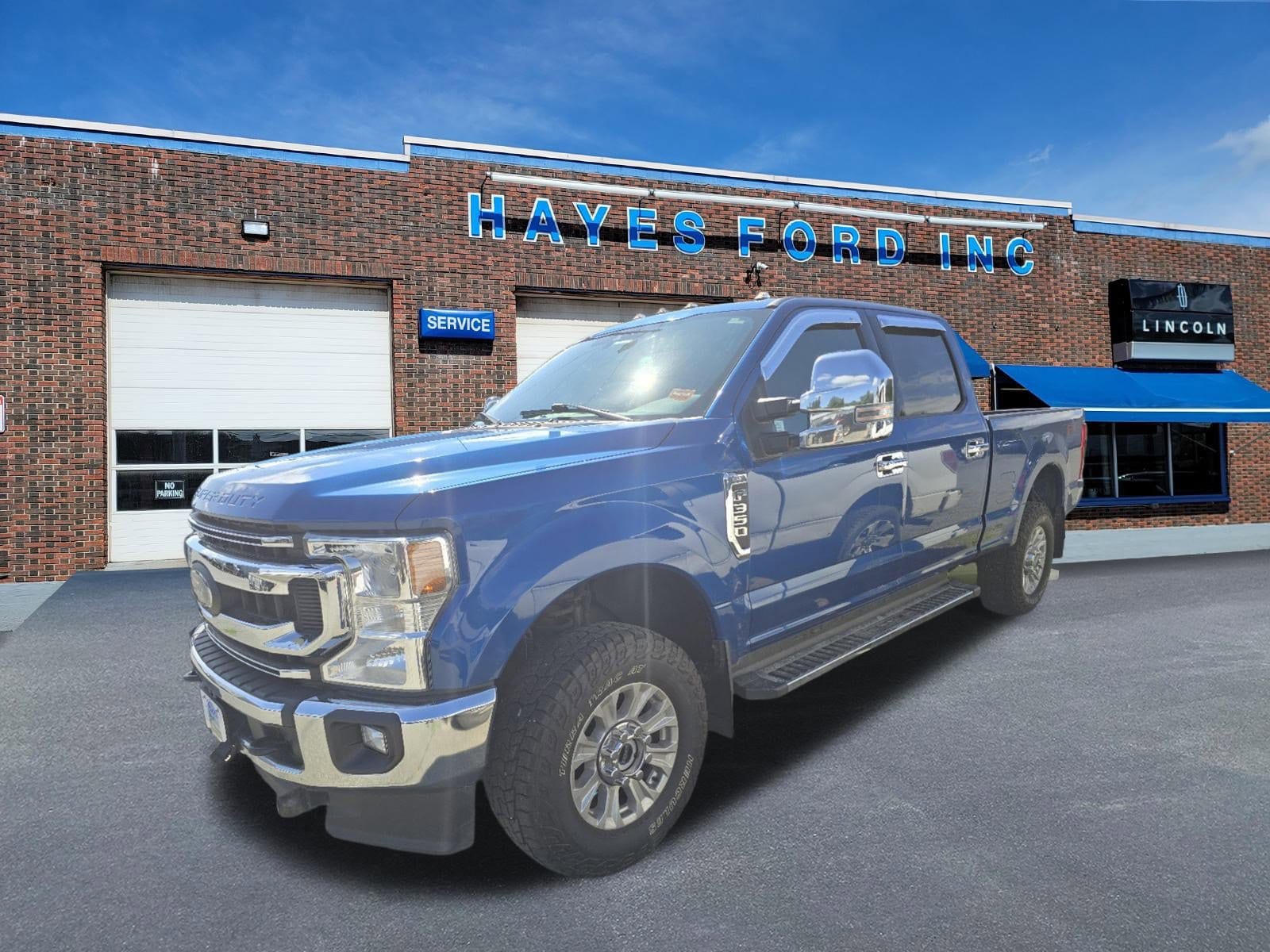 Used 2022 Ford F-350 Super Duty XLT with VIN 1FT8W3BN5NED67997 for sale in Newport, VT