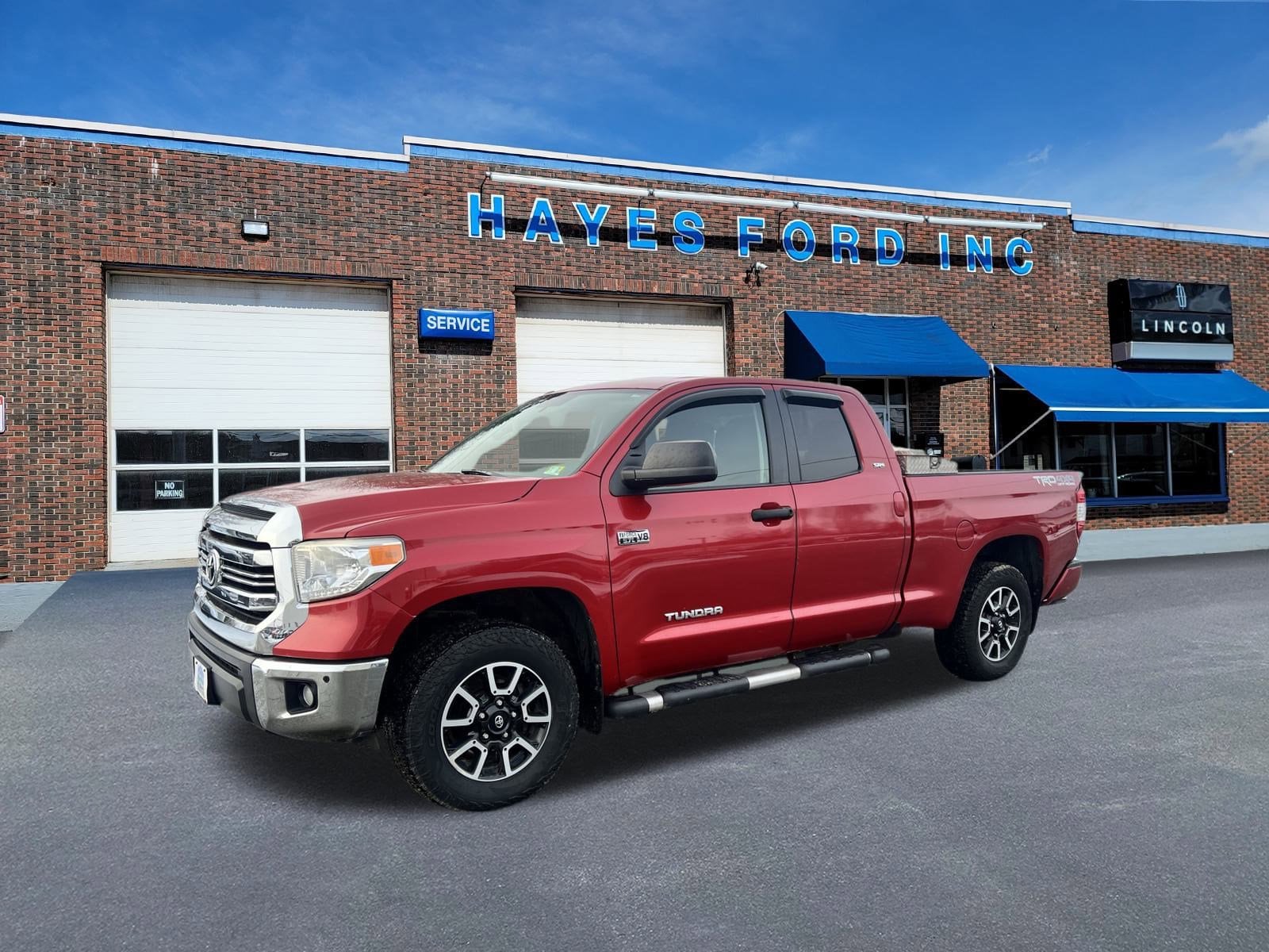 2016 Toyota Tundra SR5's photo
