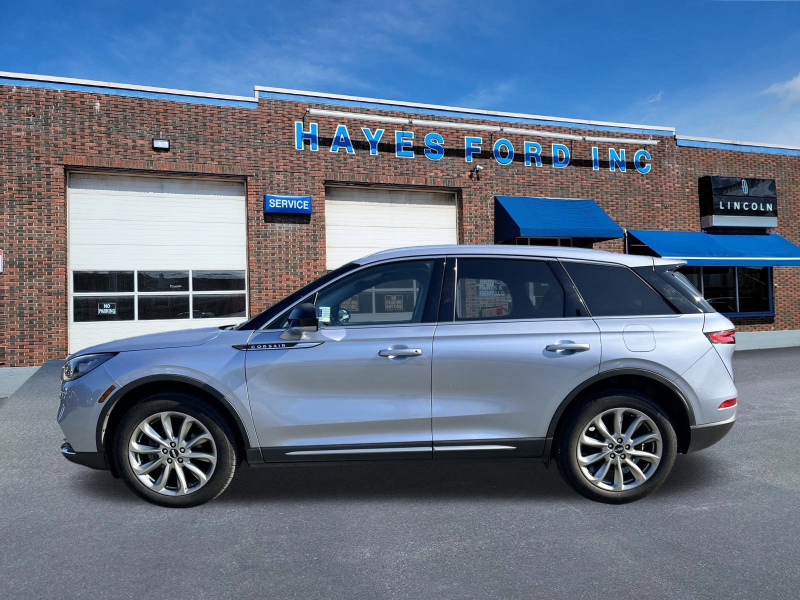 2022 Lincoln Corsair Standard photo 2