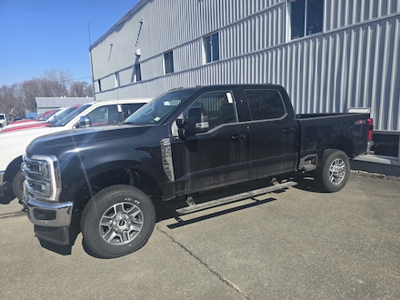 2025 Ford Super Duty F-350 Lariat TRUCK