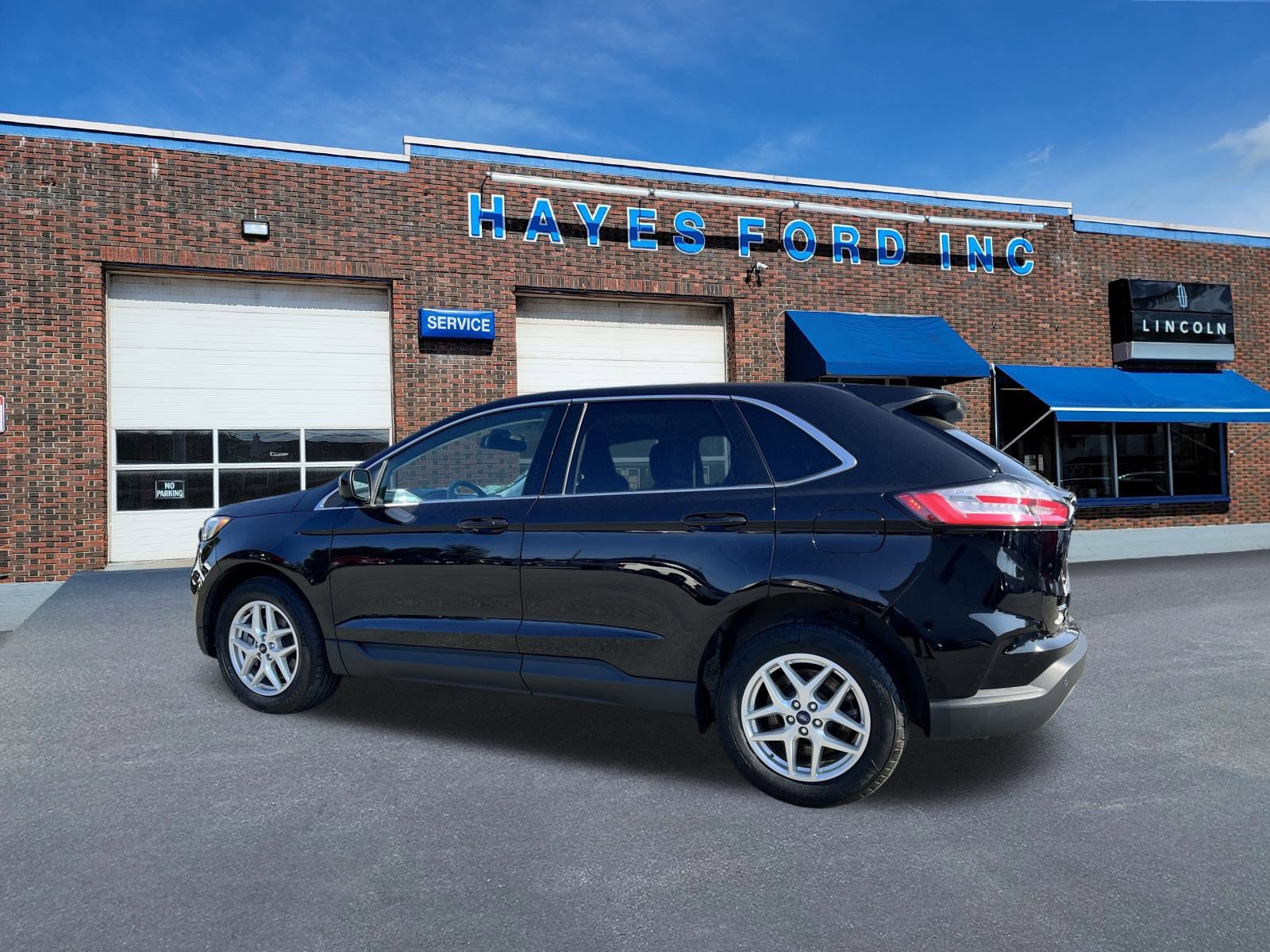 2022 Ford Edge SEL photo 2