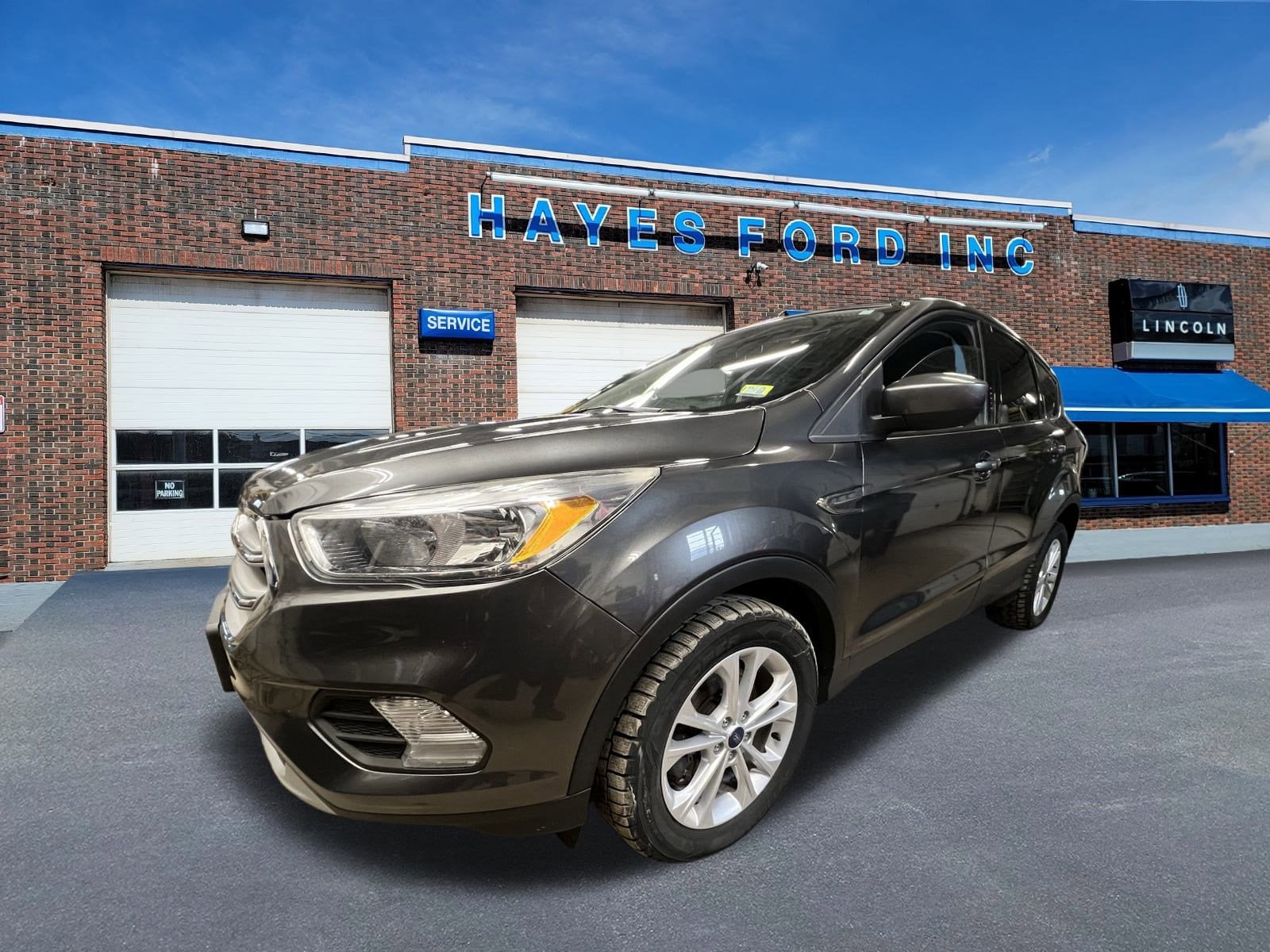 Used 2017 Ford Escape SE with VIN 1FMCU9GD7HUD47842 for sale in Newport, VT