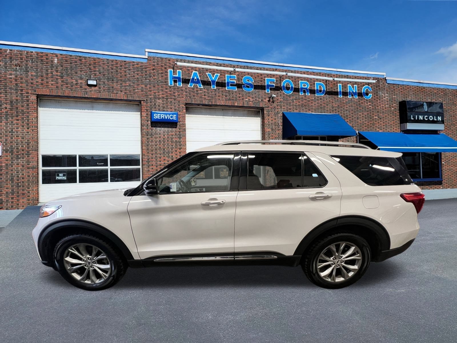 2022 Ford Explorer Limited's photo