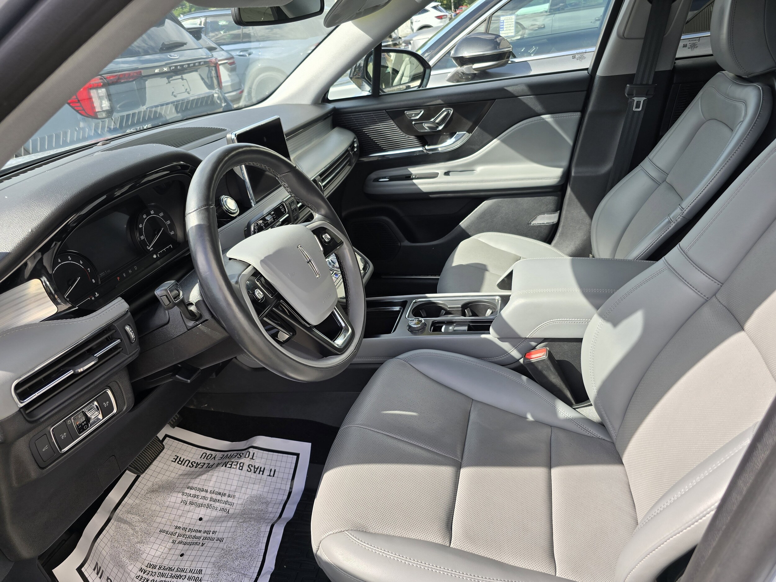 2022 Lincoln Corsair Standard photo 4