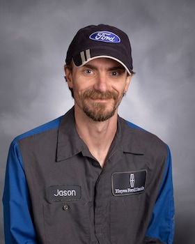 Staff member Jason from ID_9568b7eb28a7