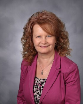 Staff member Carol Piper from ID_8f1e5f1cf705