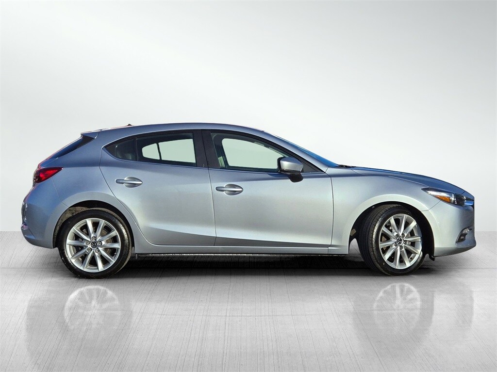 2017 Mazda Mazda3 Touring Hatchback photo 2