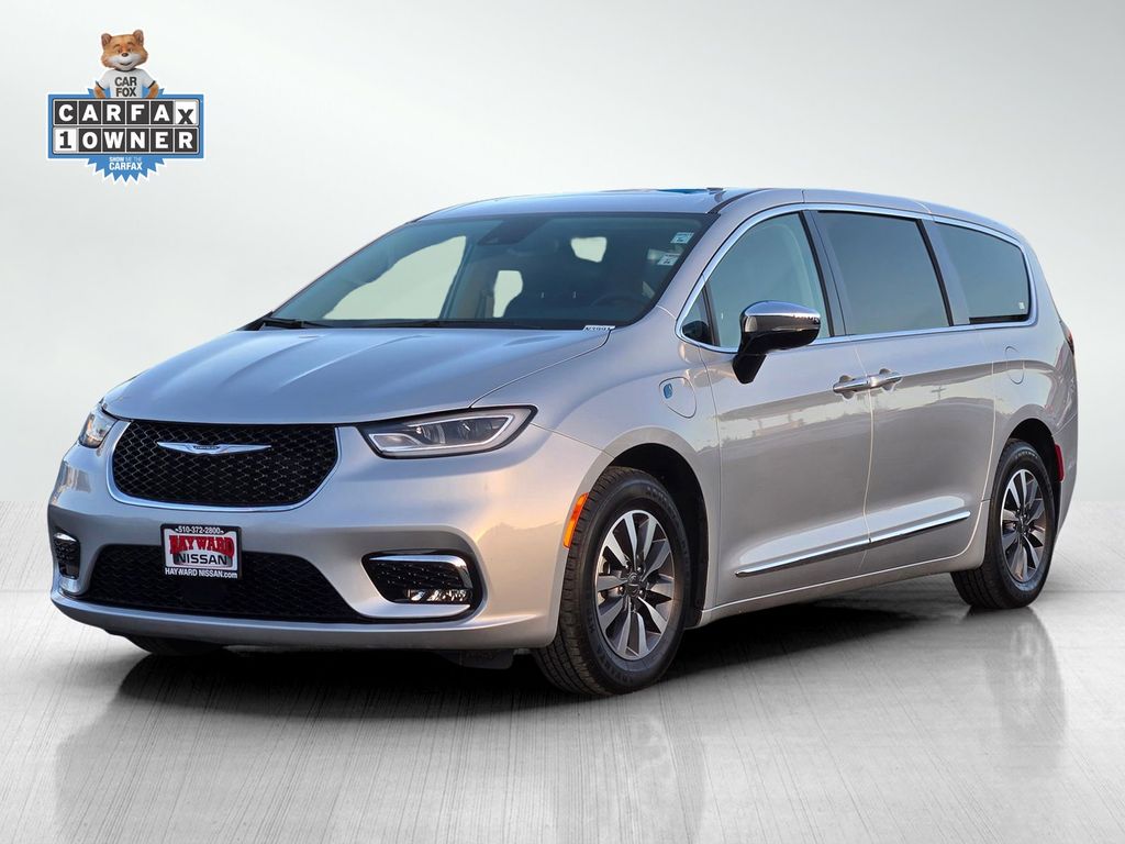2023 Chrysler Pacifica Hybrid Limited photo 3